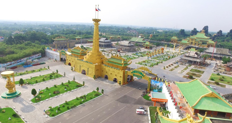 上空からのダイナム寺院